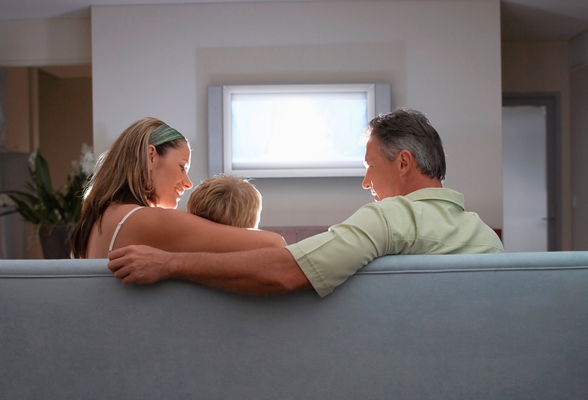 Românii consumă inca foarte multă televiziune